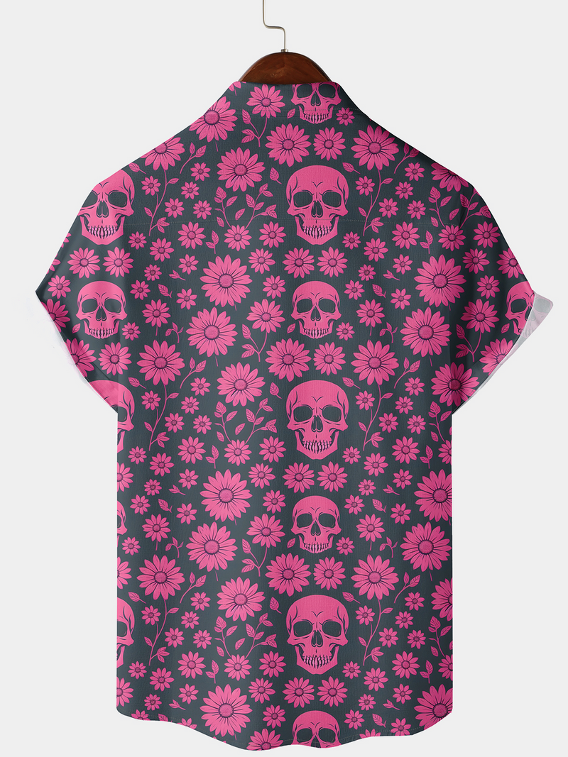 Camisa de hombre de verano de manga corta con estampado de calaveras rosas y margaritas con botones ideal para vacaciones