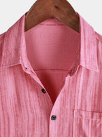 Camisa de manga corta transpirable con bolsillo y rayas rosas para hombre