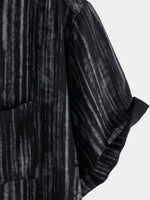Camisa de manga corta transpirable con bolsillo y rayas negras para hombre