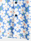 Camisa casual de manga corta en azul claro con estampado floral para hombres ideal para vacaciones de verano y resorts