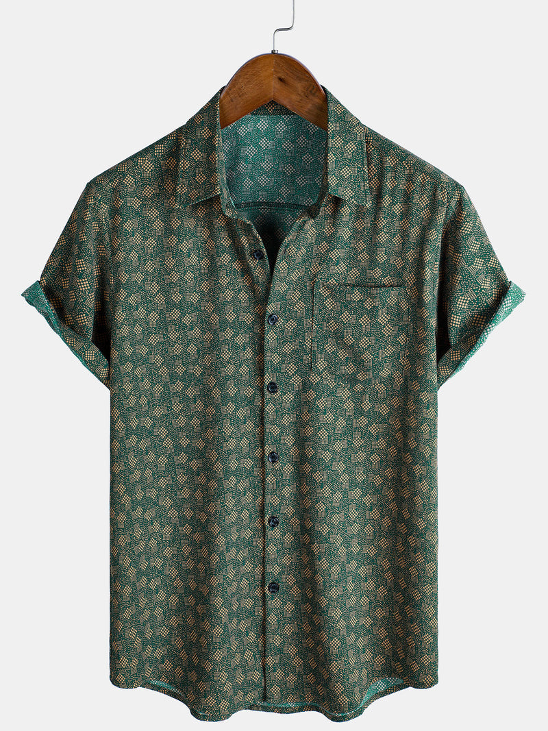 Camisa de manga corta con bolsillo verde y estampado geométrico retro para hombre