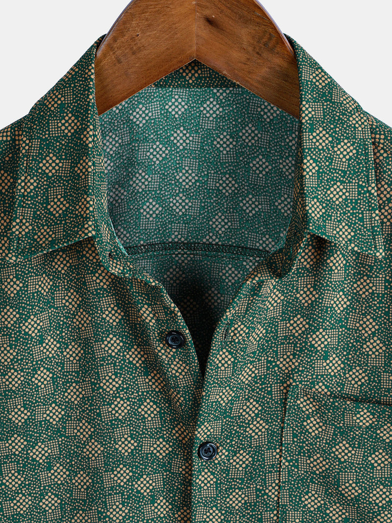 Camisa de manga corta con bolsillo verde y estampado geométrico retro para hombre