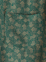 Camisa de manga corta con bolsillo verde y estampado geométrico retro para hombre