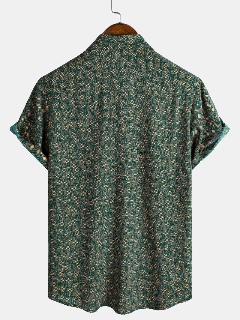 Camisa de manga corta con bolsillo verde y estampado geométrico retro para hombre