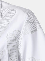 Camisa de manga corta con cuello cubano y hojas tropicales para hombre