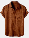 Camisa de manga corta con estampado floral de satén de seda y bolsillo en jacquard marrón para hombre