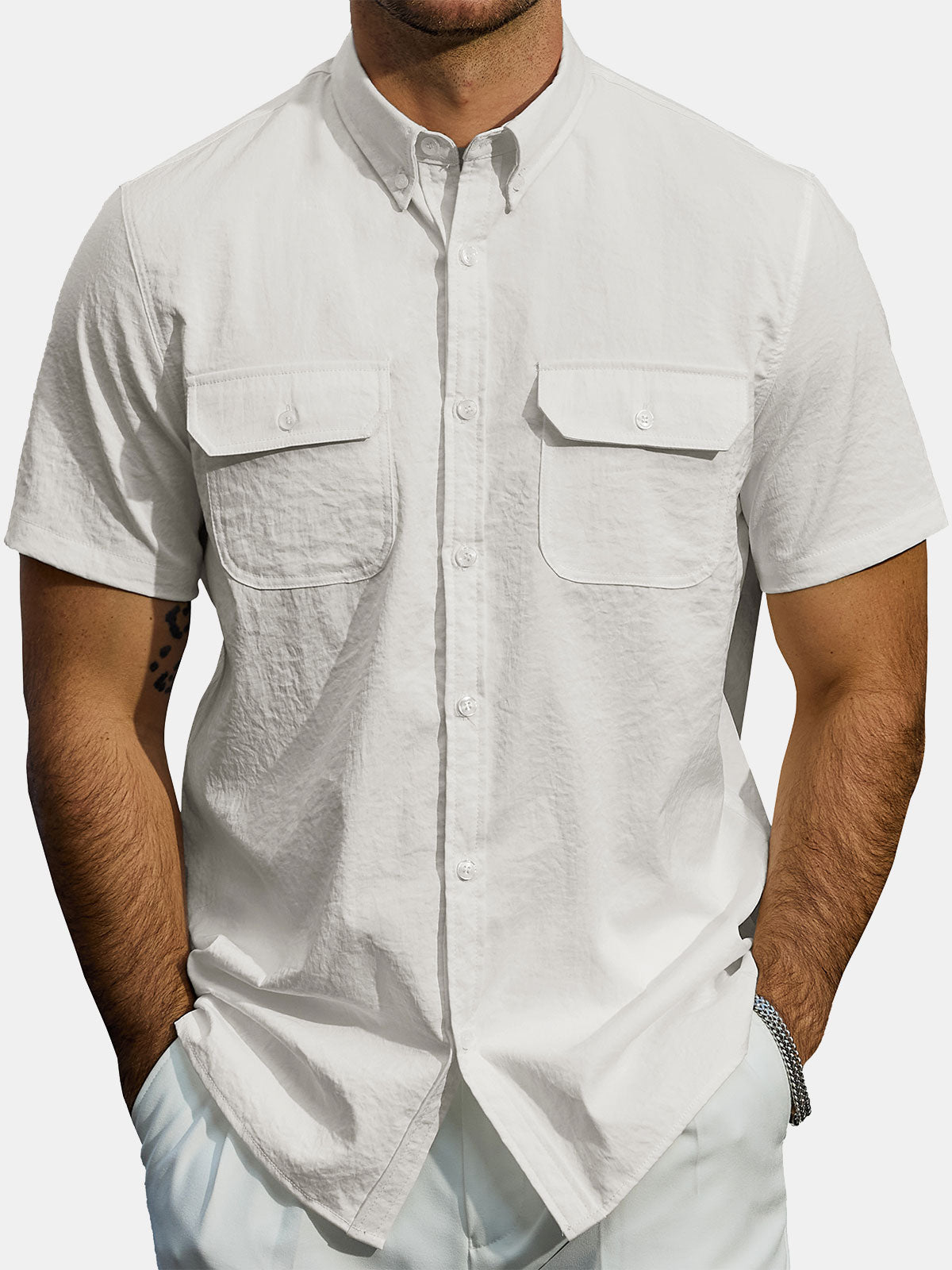 Camisa informal con botones y bolsillo liso para hombre