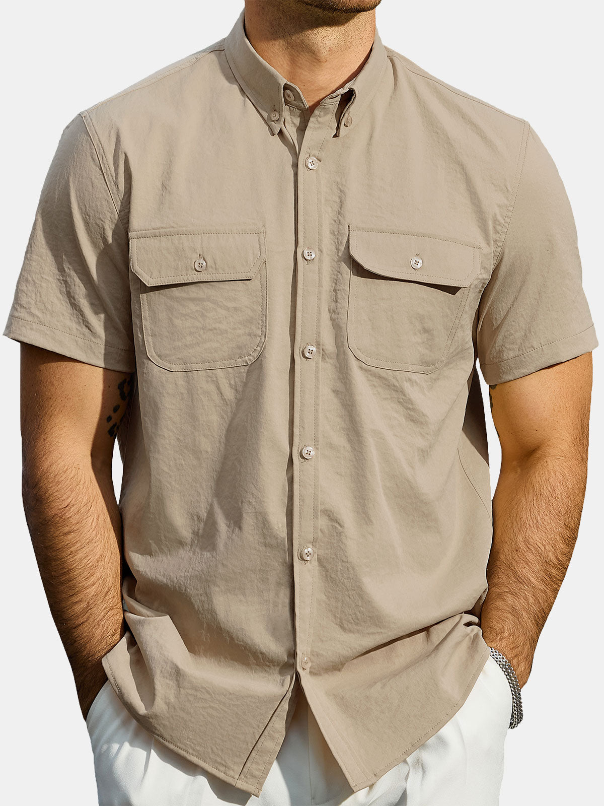 Camisa informal con botones y bolsillo liso para hombre