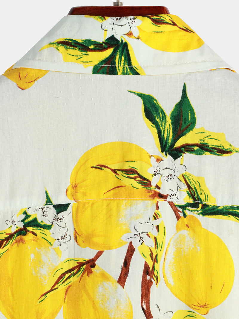 Camisa de hombre hawaiana de manga corta con estampado de limones amarillos tropicales